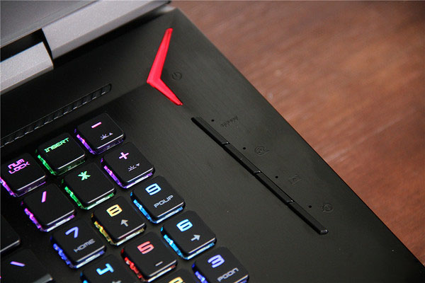 微星gt75vr值得买吗？微星GT75VR Titan 8RG游戏本全面详细图文评测