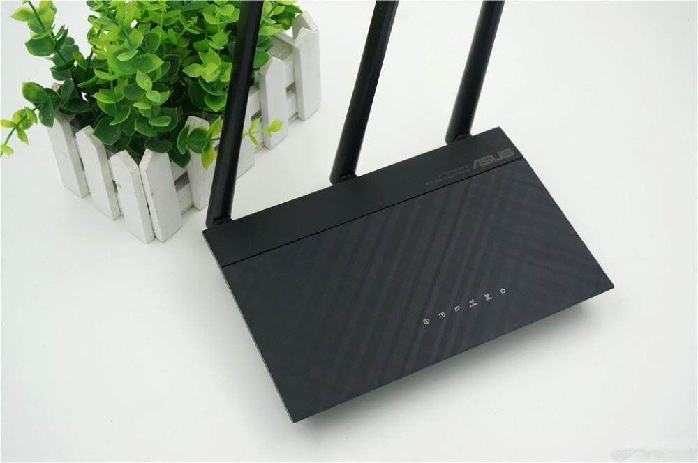 华硕RT-AC53内部做工如何？华硕RT-AC53双频路由器拆解评测