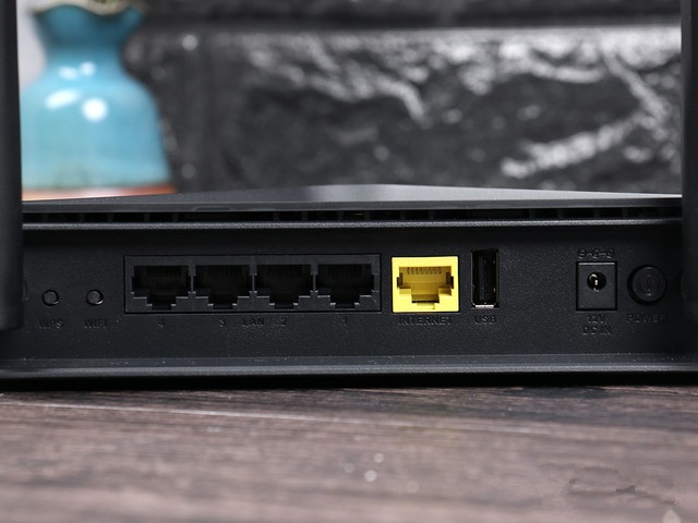 D-Link X路由值得买吗？D-Link DIR-822+路由器拆解评测