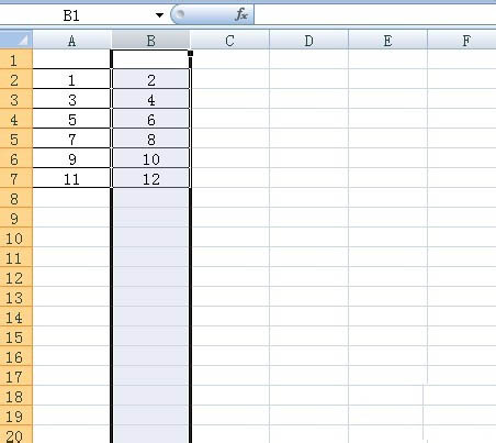 excel怎么将两列数据变成一行数据呢?