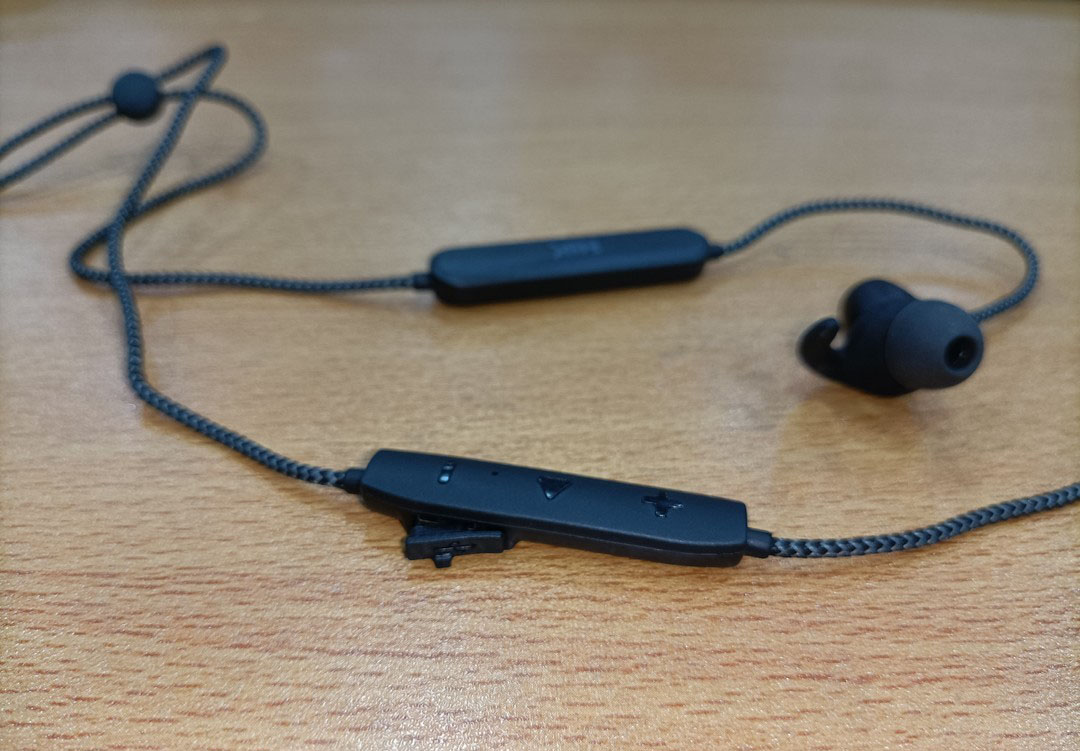 HIK Z1S挂脖式耳机怎么样?HIK Z1S挂脖式运动耳机测评