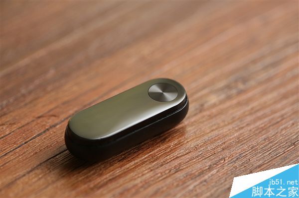 小米手环2开箱图赏 OLED显示屏黑如璞玉