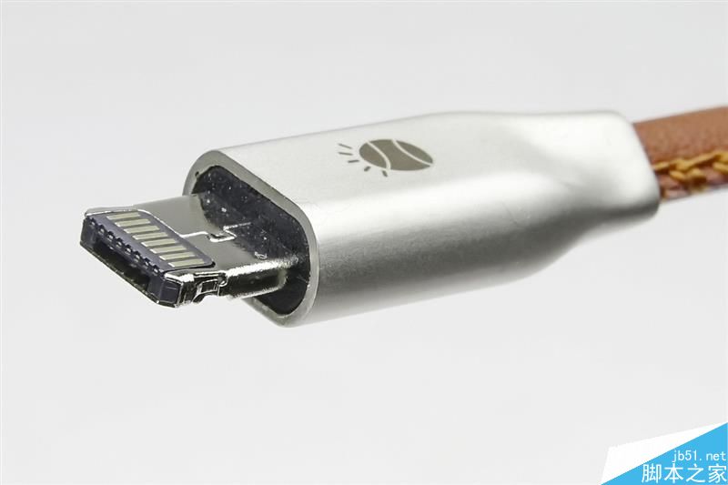 用起来究竟效果如何?鲁大师苹果安卓二合一数据线开箱+评测