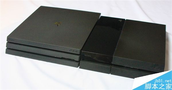 PS4 Pro首发开箱图赏:依旧比Xbox One轻薄
