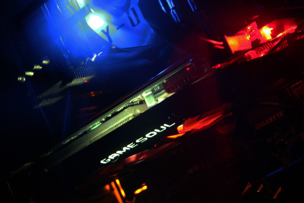 美女组装电脑装机教程：i5-6500全侧透光效DIY装机全过程图文详解