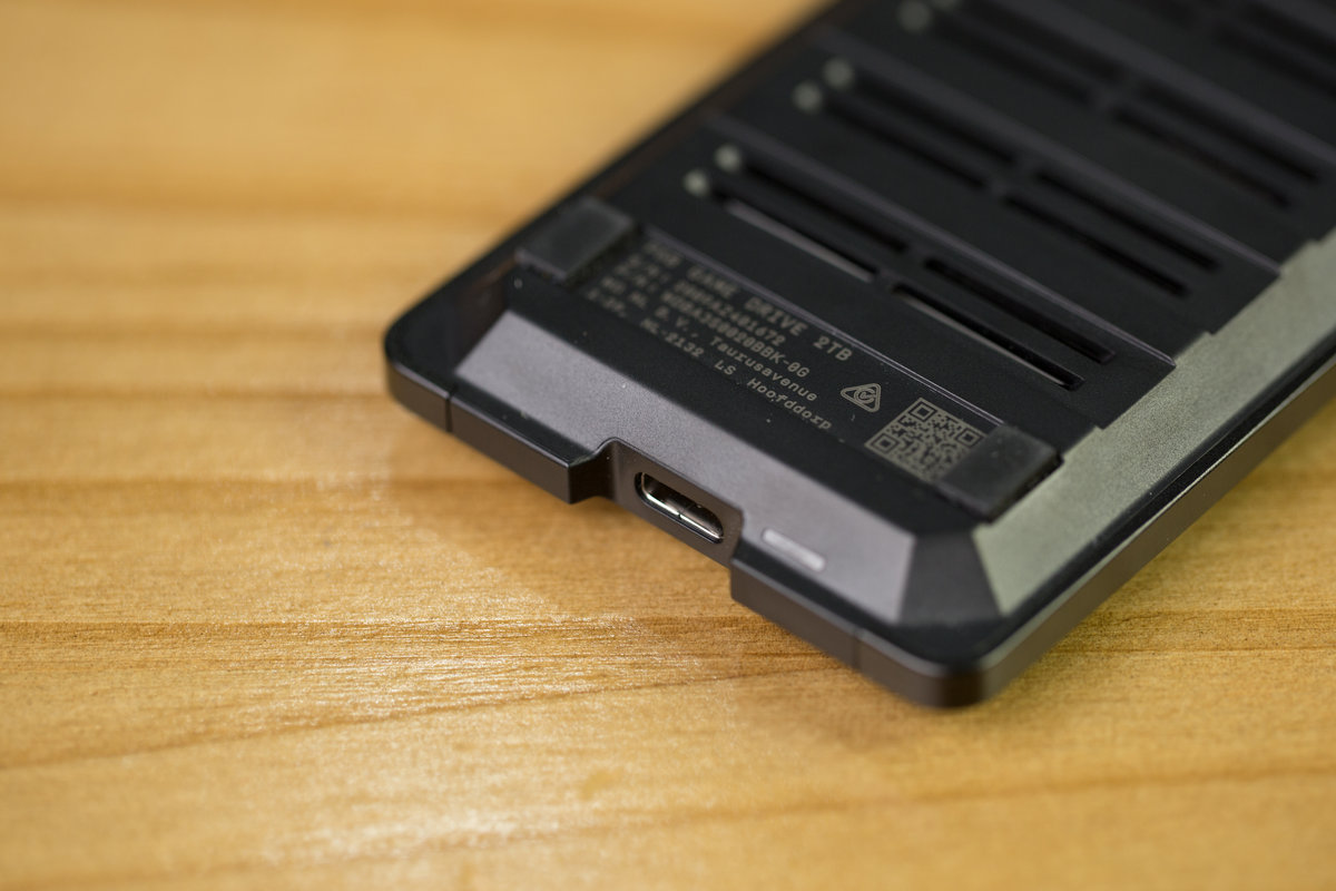 2GB每秒传输 WD_BLACK P50固态移动硬盘评测