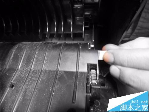 惠普HP7500A打印机扫描时出现一小黑色的竖线该怎么办?