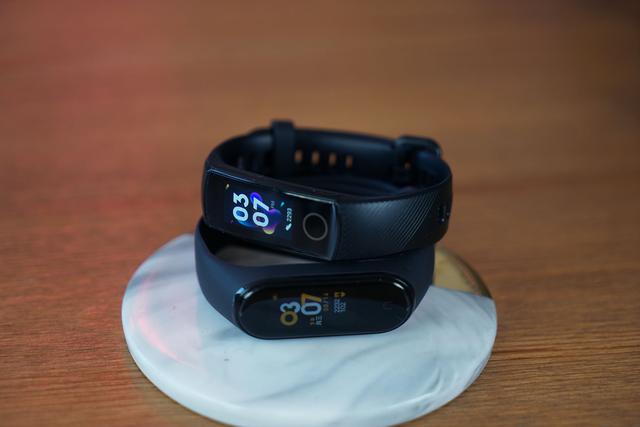 荣耀手环5和小米手环4哪个好 荣耀手环5和小米手环4全面对比评测