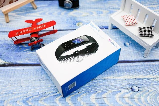 荣耀手环5怎么样 华为荣耀运动手环5简评