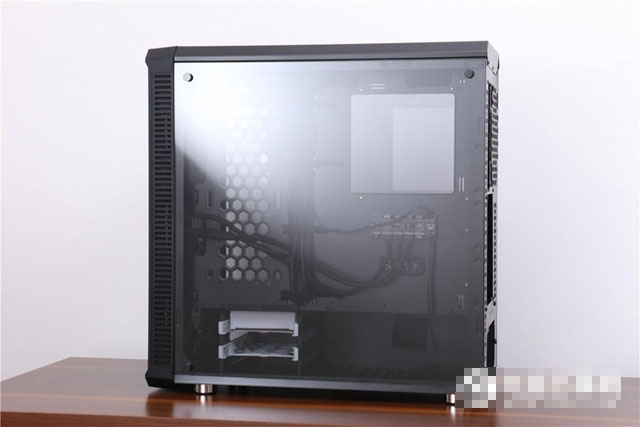 全侧透DIY装机实录：超详细i7-7700K配RX580组装电脑教程(附配置清单)