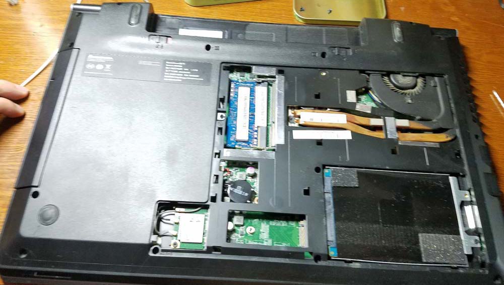 联想M5400笔记本怎么拆机清理内部灰尘?