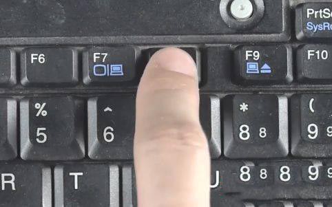 win10黑屏如何换分辨率?