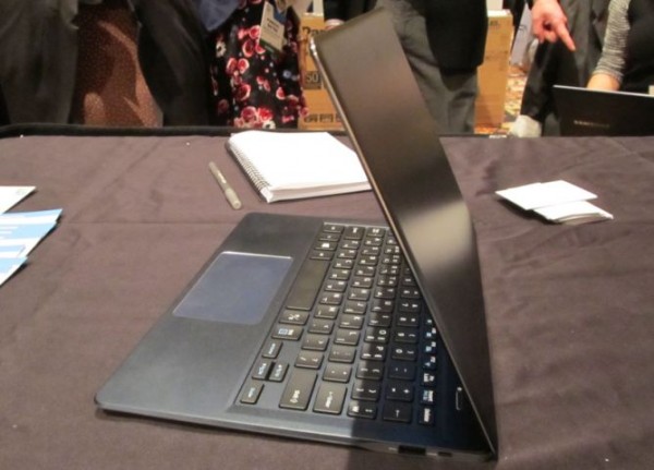 三星Macbook Air新款笔记本ATIV Book 9 只有0.95Kg