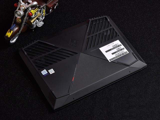 惠普暗影精灵5笔记本性能如何 惠普暗影精灵5拆机+评测