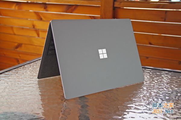 苏菲和幽灵年度对决：微软Surface Laptop与惠普Spectre 13轻薄本详细对比评测图解
