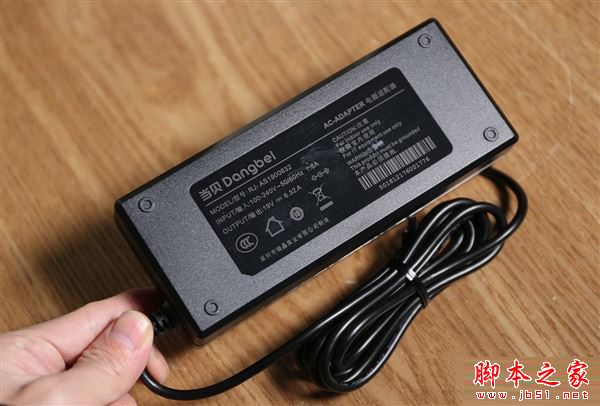 当贝投影F1开箱图赏 可投300英寸巨幕