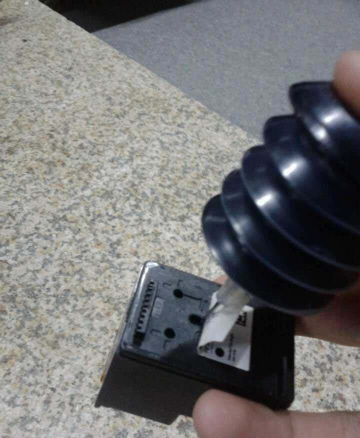 惠普1050打印机怎么给墨盒加墨?