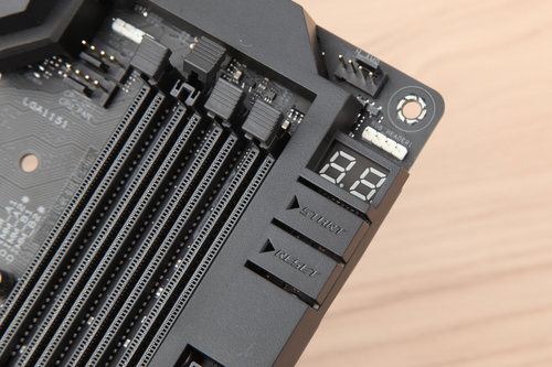 集水冷 RGB 屏幕于一身 ROG MAXIMUS XI FORMULA主板详细图文评测