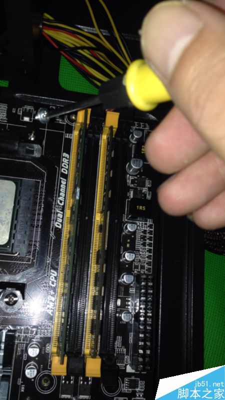 主板电源线怎么接?电脑主板分布的电源线接法介绍