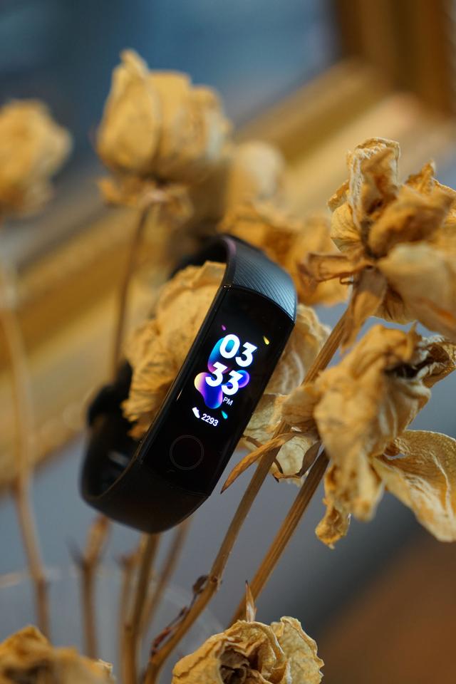 荣耀手环5和小米手环4哪个好 荣耀手环5和小米手环4全面对比评测