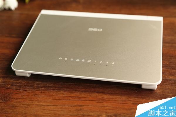 360安全路由5G版图赏：薄如鼠标垫