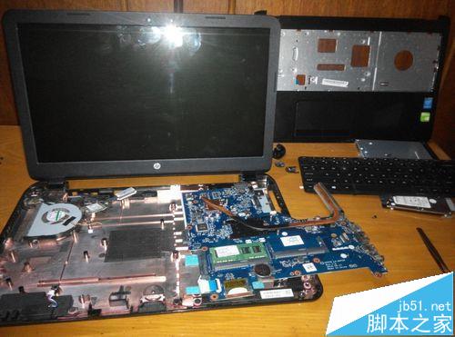 惠普15 r221TX笔记本怎么拆机添加内存条?