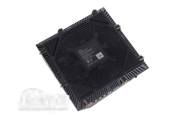 华硕RT-AC5300做工怎么样？华硕RT-AC5300路由器拆解评测