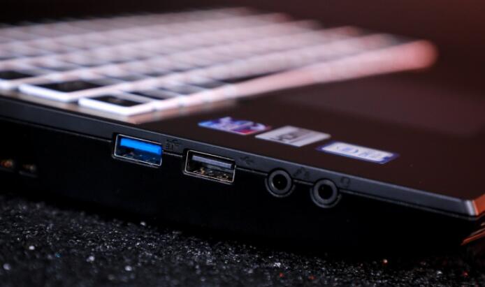 神舟战神ZX8 CR5S1值得买吗？RTX2060神舟战神ZX8-CR5S1游戏本评测+拆机