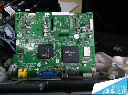 松下PT UX220投影仪怎么拆机?