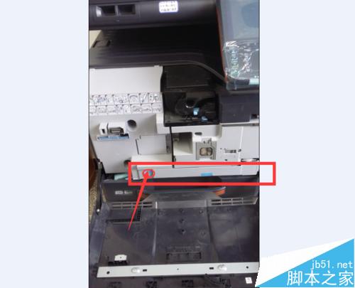 京瓷TASKalfa4500i复印机怎么清理废粉盒废粉？