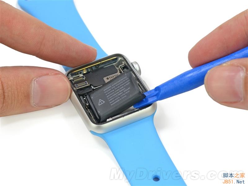 38毫米表盘的运动版apple watch详尽拆解：电池太失望了