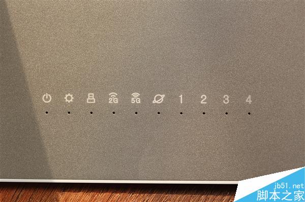 360安全路由5G版图赏：薄如鼠标垫