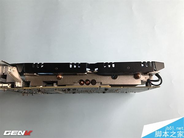 AMD RX 570显卡实卡谍照和规格参数一览