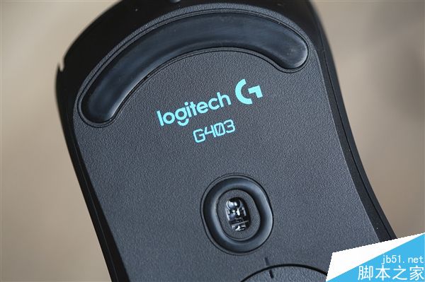罗技有线版G403游戏鼠标图赏:支持1680万色RGB灯光