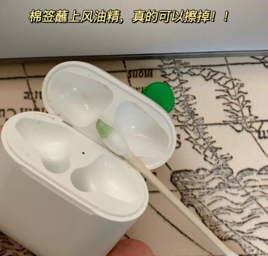airpods盒子里面脏了如何清洁 苹果耳机盒清洁方法