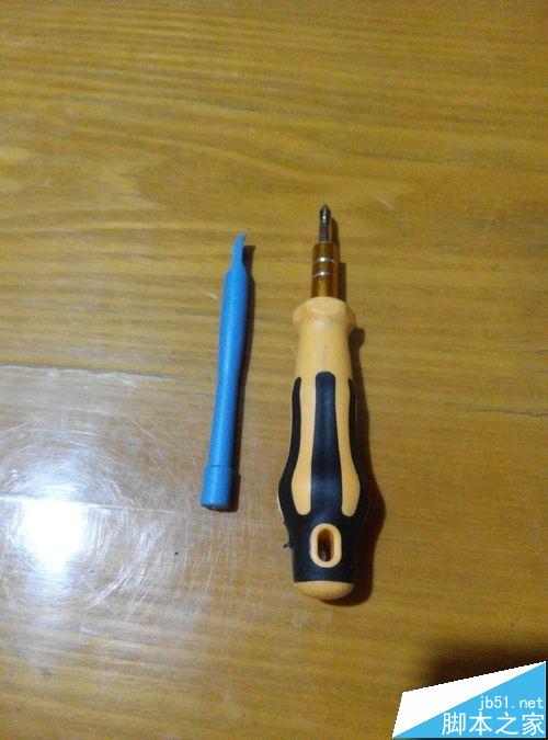 惠普15 r221TX笔记本怎么拆机添加内存条?