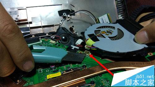 华硕X352W笔记本怎么拆机清理风扇?