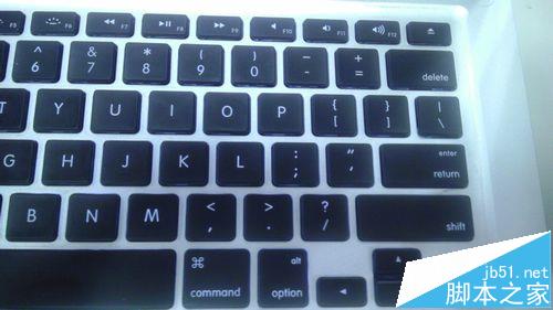 苹果Mac Pro吸入式光驱怎么取出小光盘?