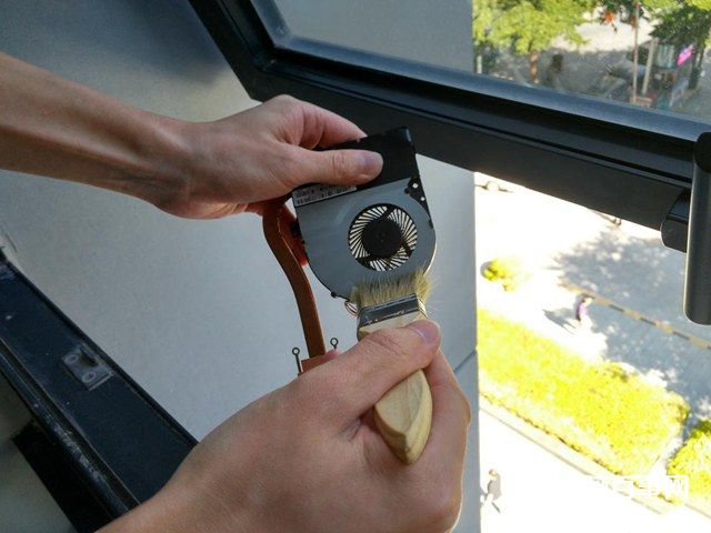 华硕X550C怎么拆机 华硕X550C清理灰尘与升级SSD图文教程