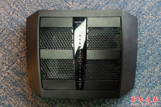 NETGEAR R8000与Linksys EA8300哪个好？网件R8000/Linksys EA8300对比评测