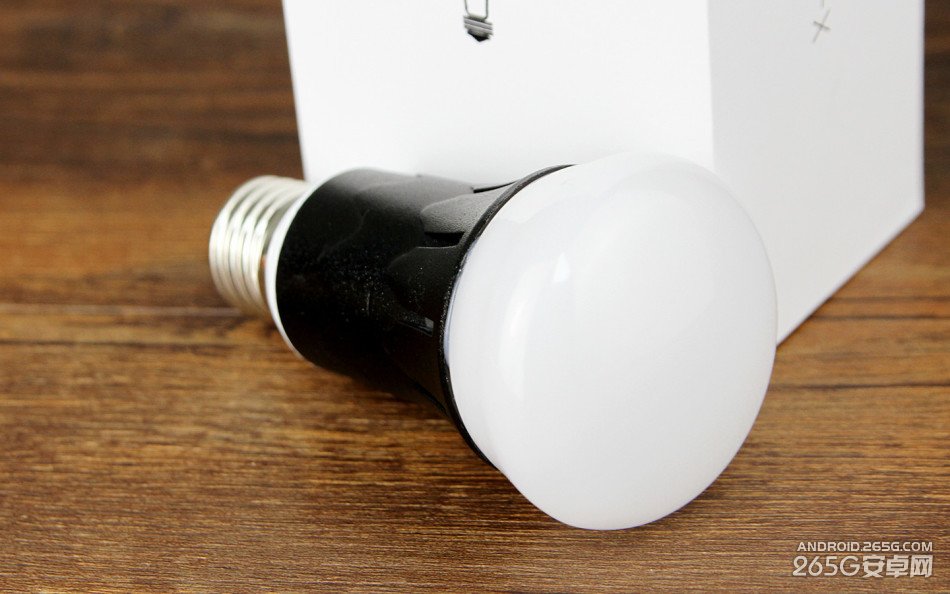 魅族智能灯泡X-Light Plus开箱图赏 可变1600万种颜色