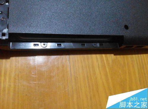 惠普15 r221TX笔记本怎么拆机添加内存条?