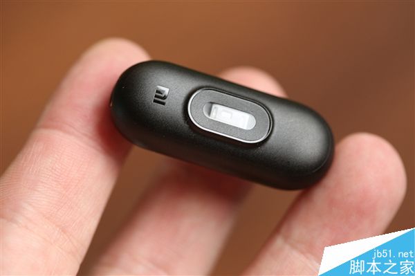 小米手环2开箱图赏 OLED显示屏黑如璞玉