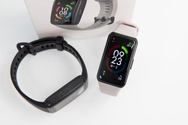 首款全面屏荣耀手环6值得买吗? 荣耀手环6上手评测