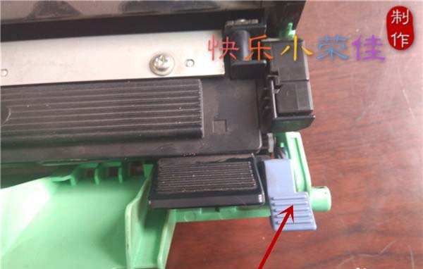 联想F2071H打印机怎么取出墨盒?