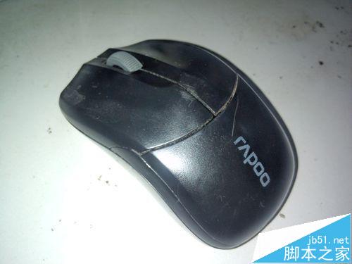 无线鼠标怎么拆卸安装充电电池?