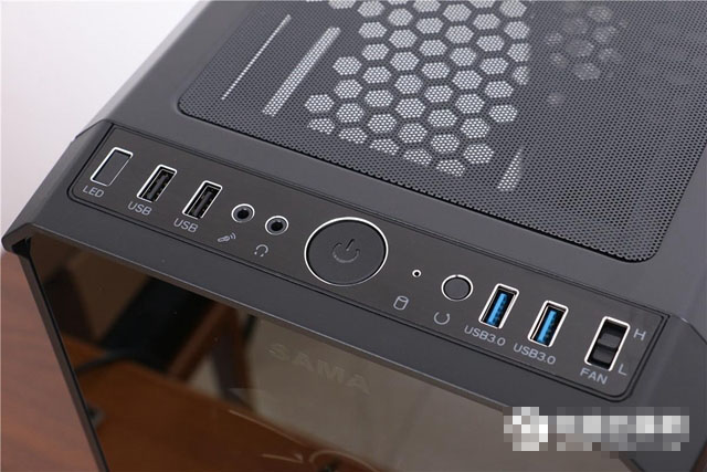 全侧透DIY装机实录：超详细i7-7700K配RX580组装电脑教程(附配置清单)