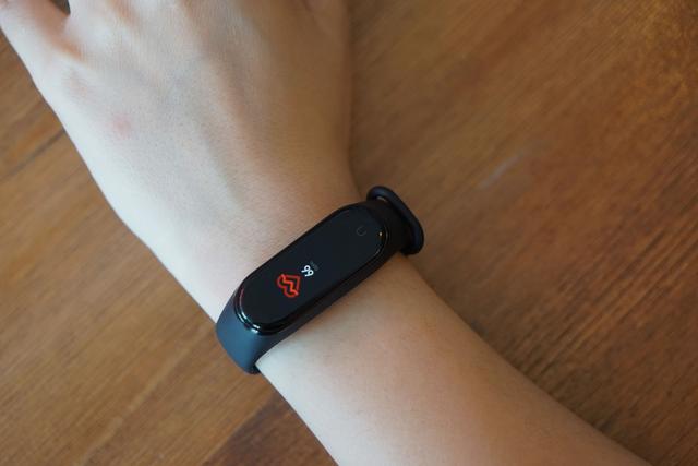 荣耀手环5和小米手环4哪个好 荣耀手环5和小米手环4全面对比评测