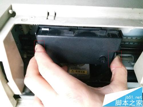 爱普生LQ 680K打印机怎么更换色带?