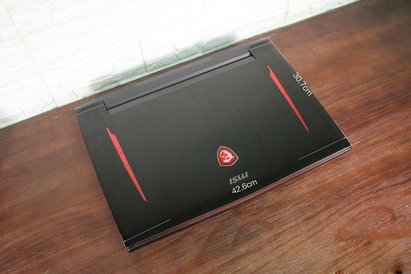 微星gt75vr值得买吗？微星GT75VR Titan 8RG游戏本全面详细图文评测
